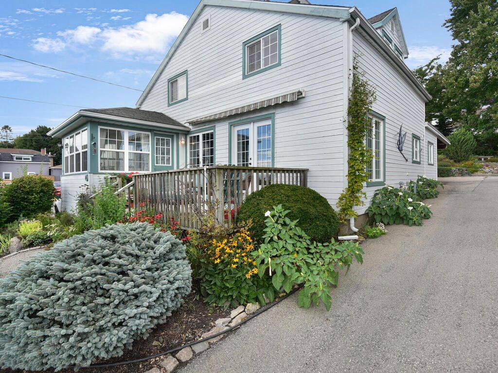 Brockville, ON K6V 1A5,92 WATER ST E