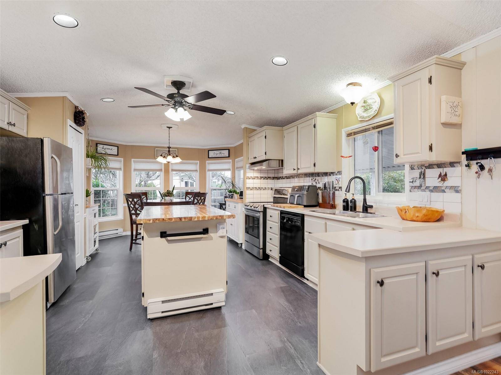 Central Saanich, BC V8M 2B6,7583 Central Saanich Rd #115