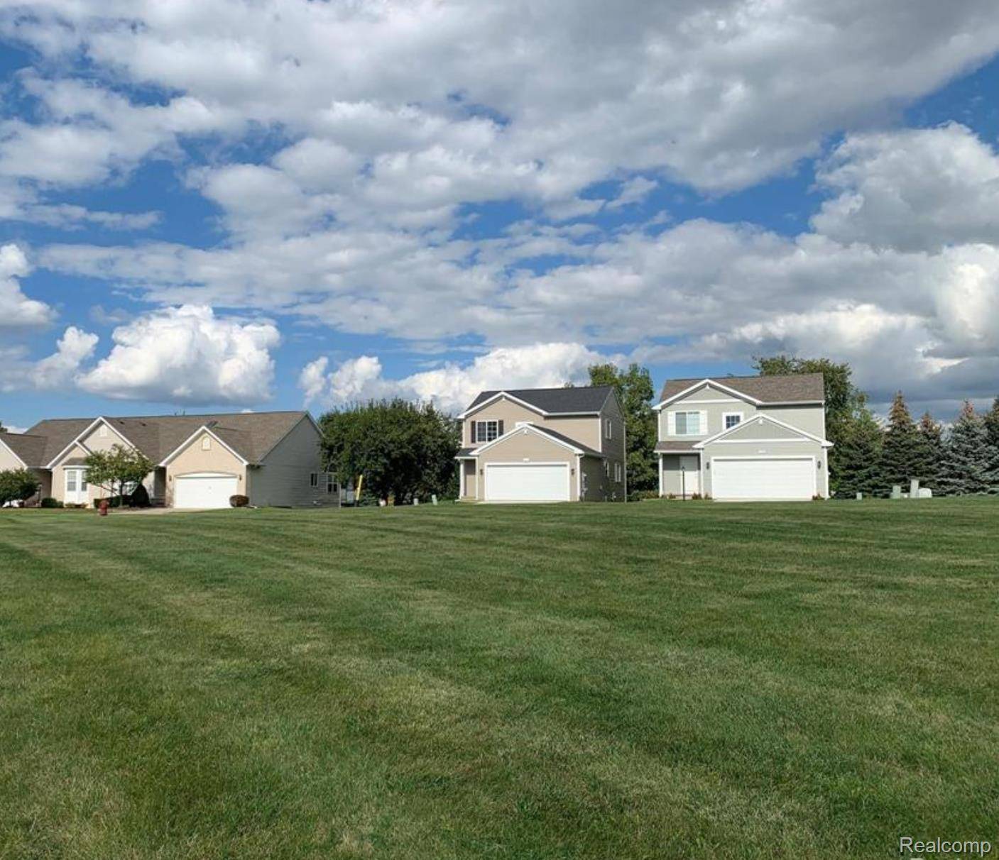 Grand Blanc, MI 48439,5148 Sandalwood CIR