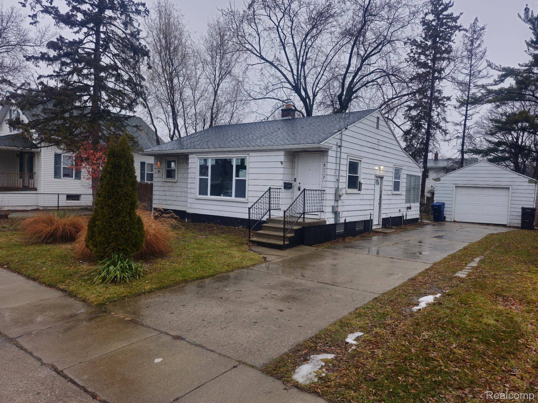 Flint, MI 48507,912 Markham ST