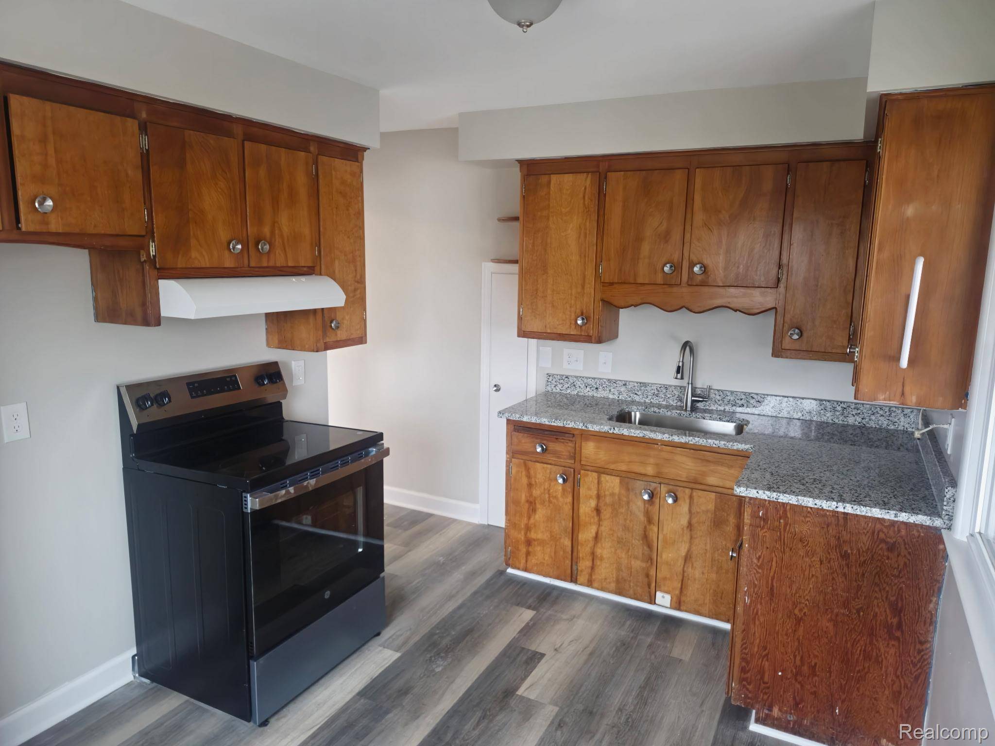 Flint, MI 48507,912 Markham ST