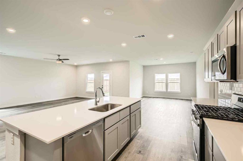 Forney, TX 75126,736 Vineyard Way