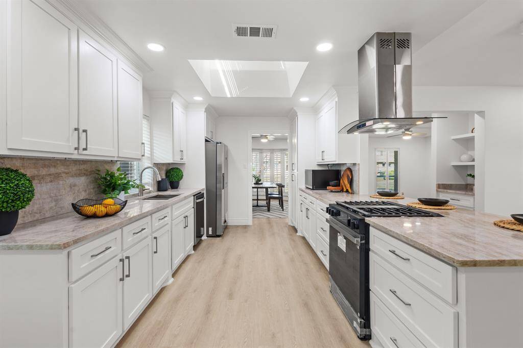 Dallas, TX 75248,7938 Hillfawn Circle