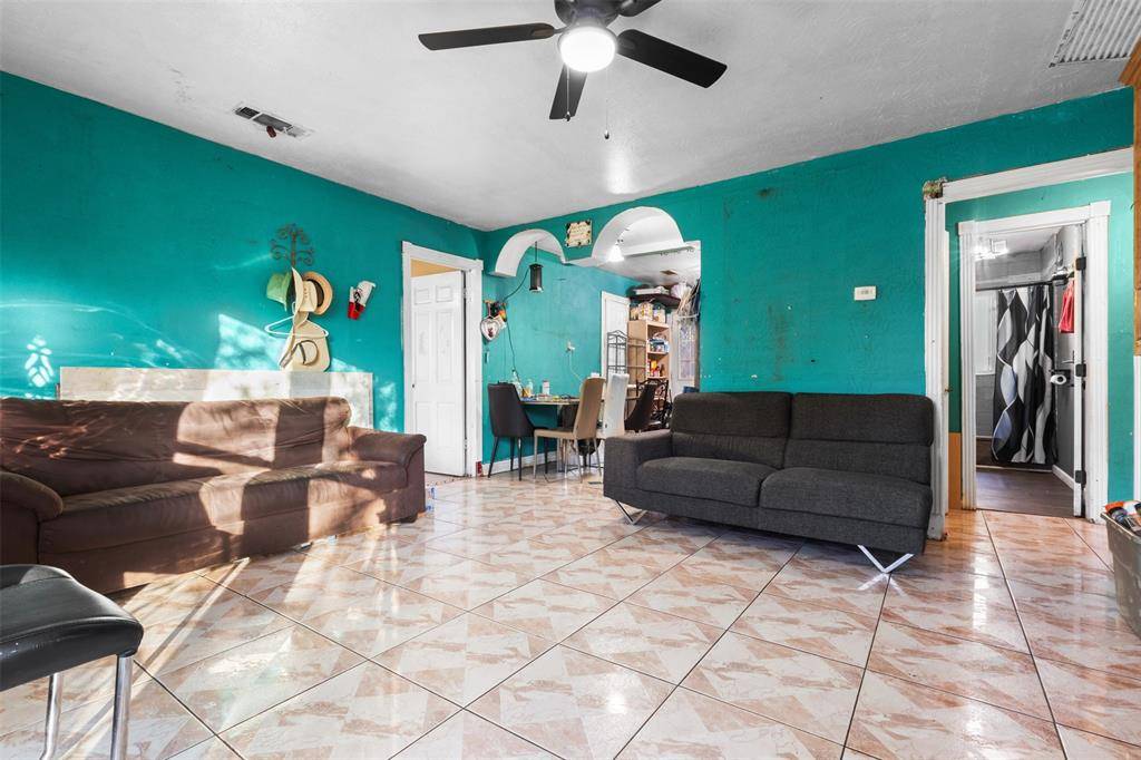 Garland, TX 75040,833 Dent Street