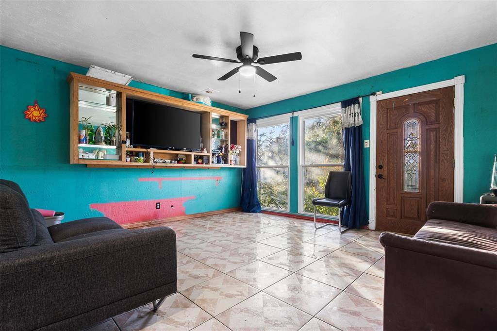 Garland, TX 75040,833 Dent Street