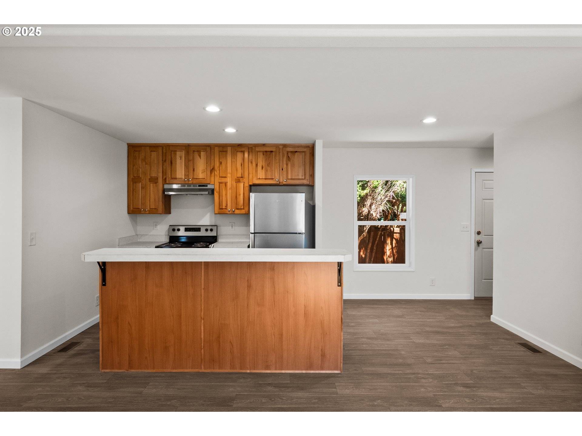 Salem, OR 97305,3054 SURFWOOD DR