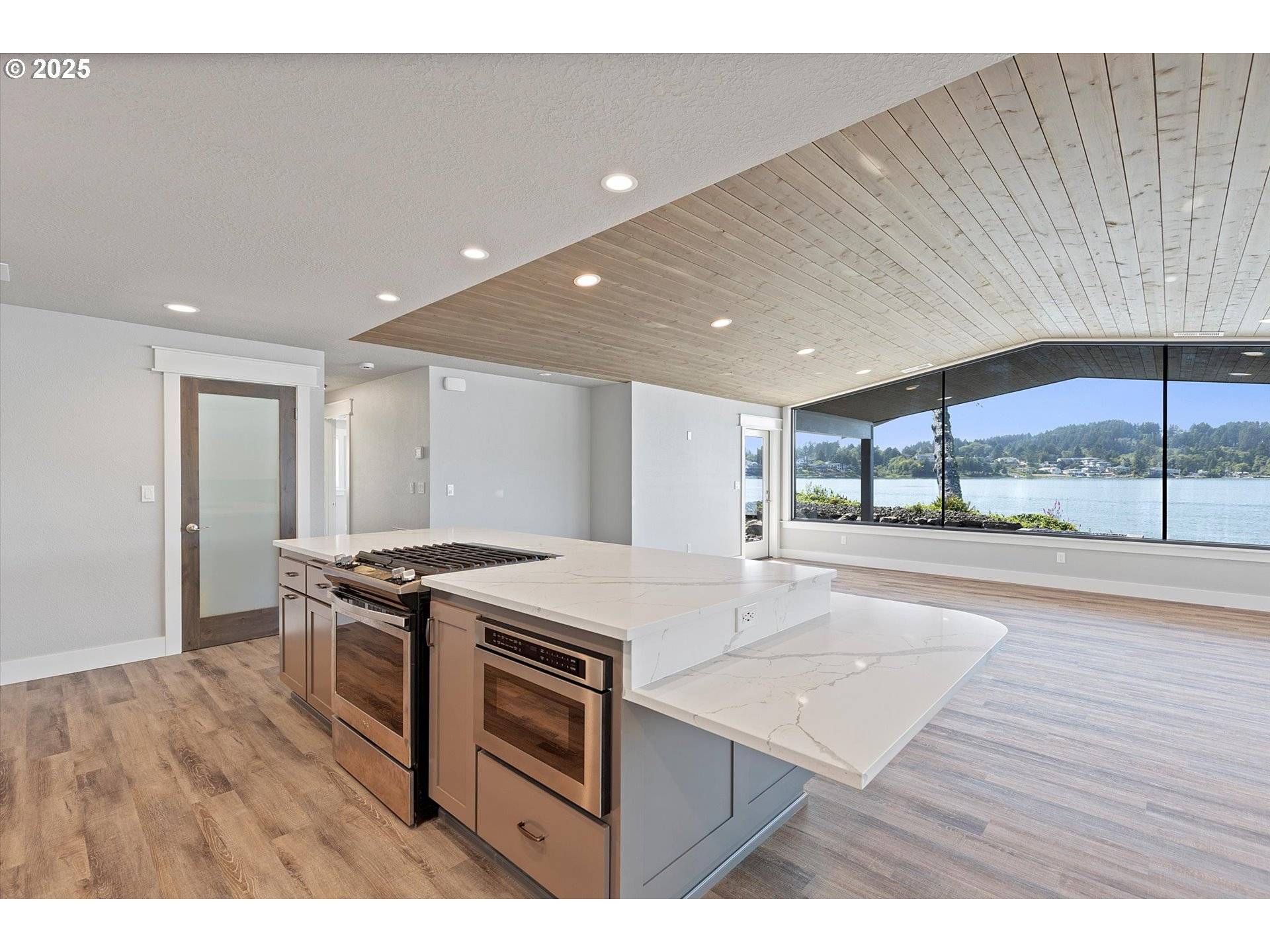 Otis, OR 97368,2997 NE LOOP DR