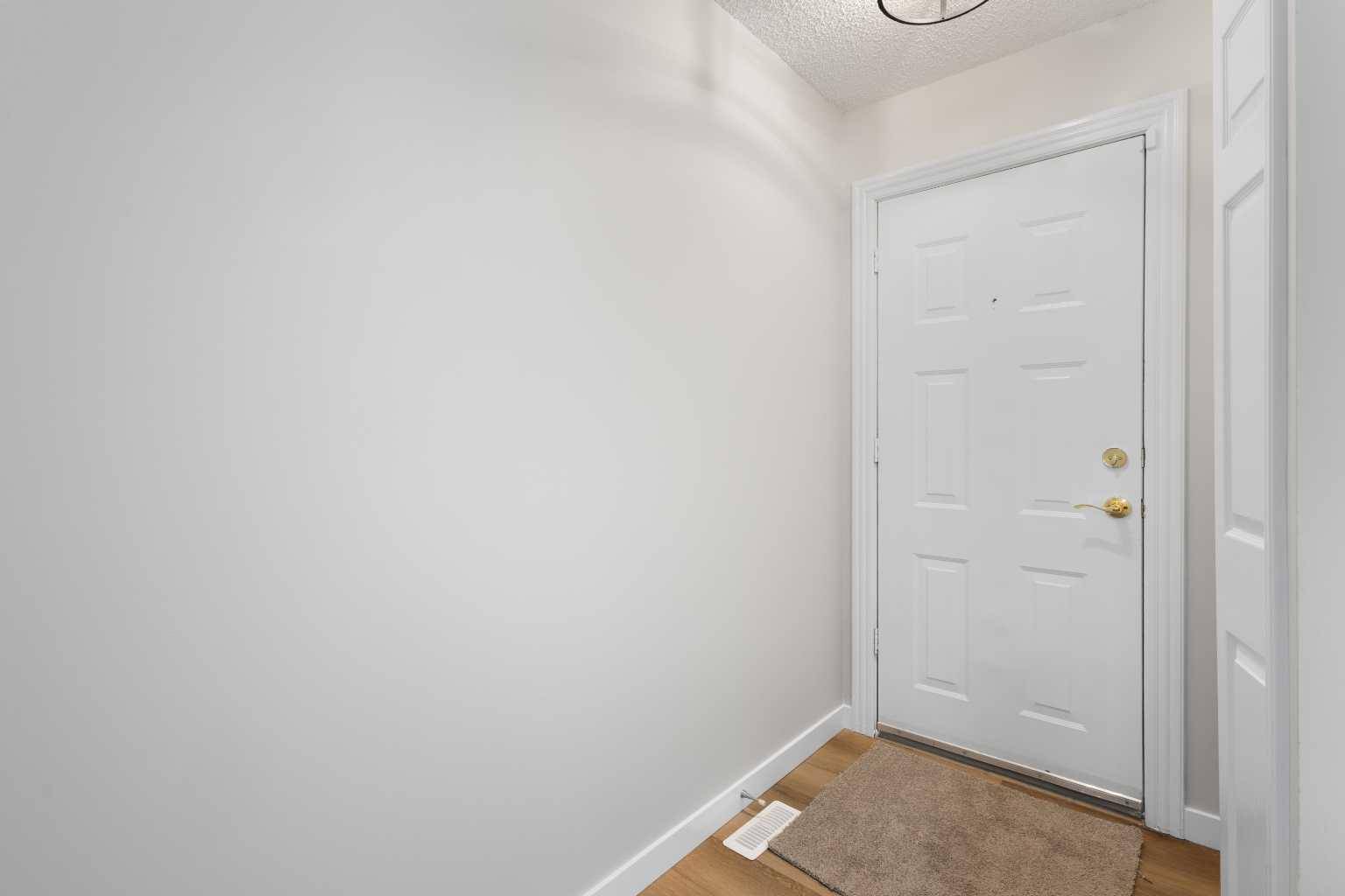 Calgary, AB T2J 6N3,129 Deer Ridge LN SE