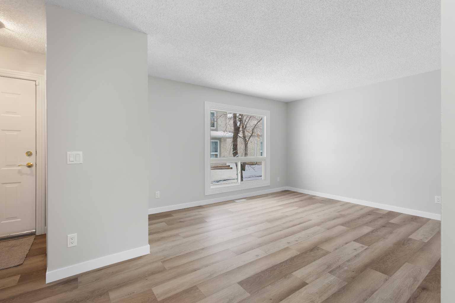 Calgary, AB T2J 6N3,129 Deer Ridge LN SE