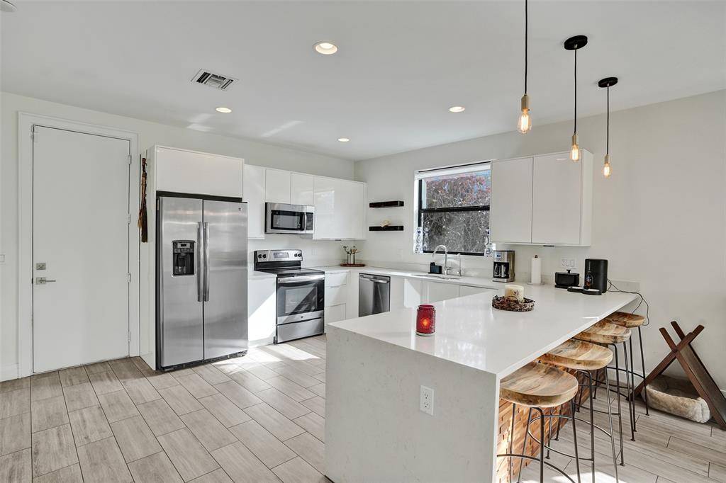 Fort Lauderdale, FL 33304,233 NE 11th St #233