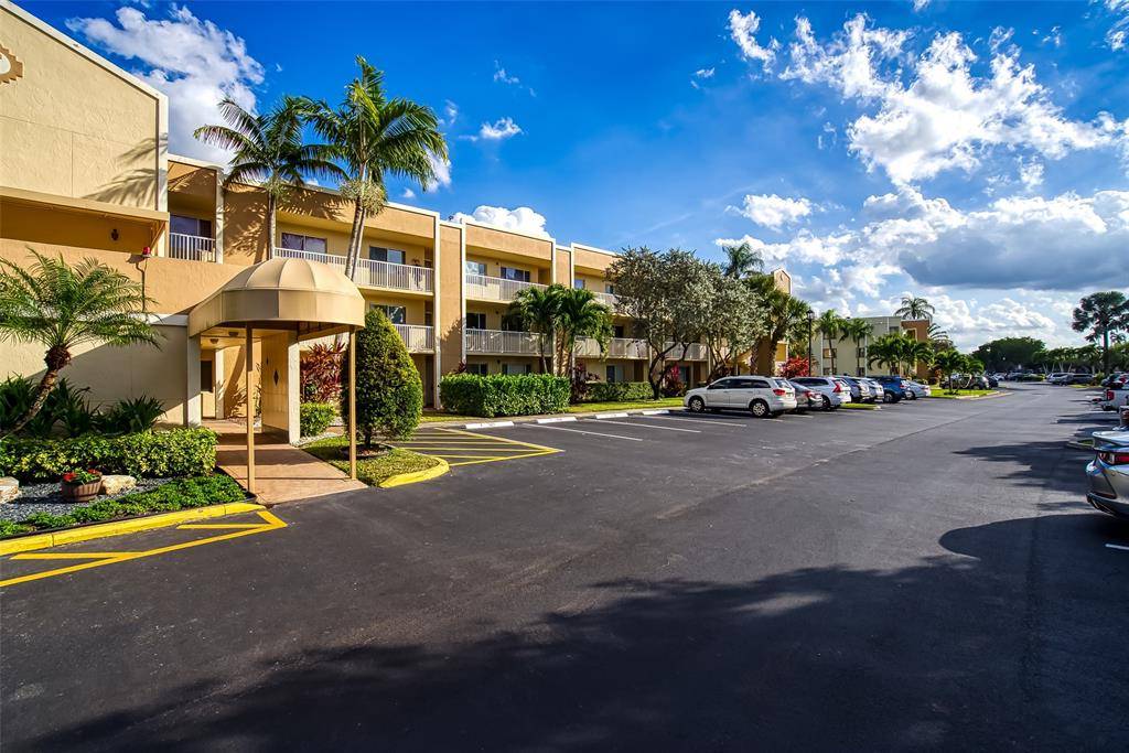 Tamarac, FL 33321,7334 Devon Dr #108