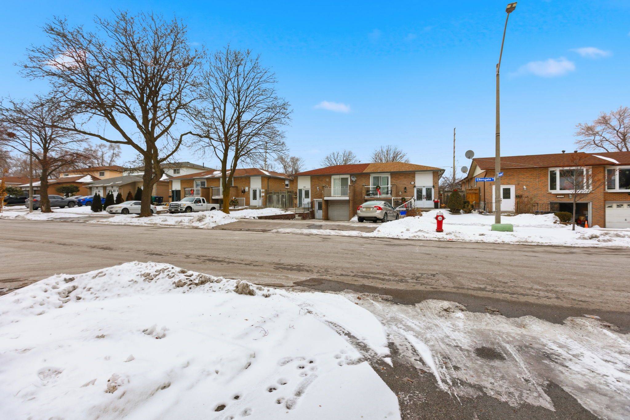 Mississauga, ON L5C 1Z7,3684 Ellengale DR