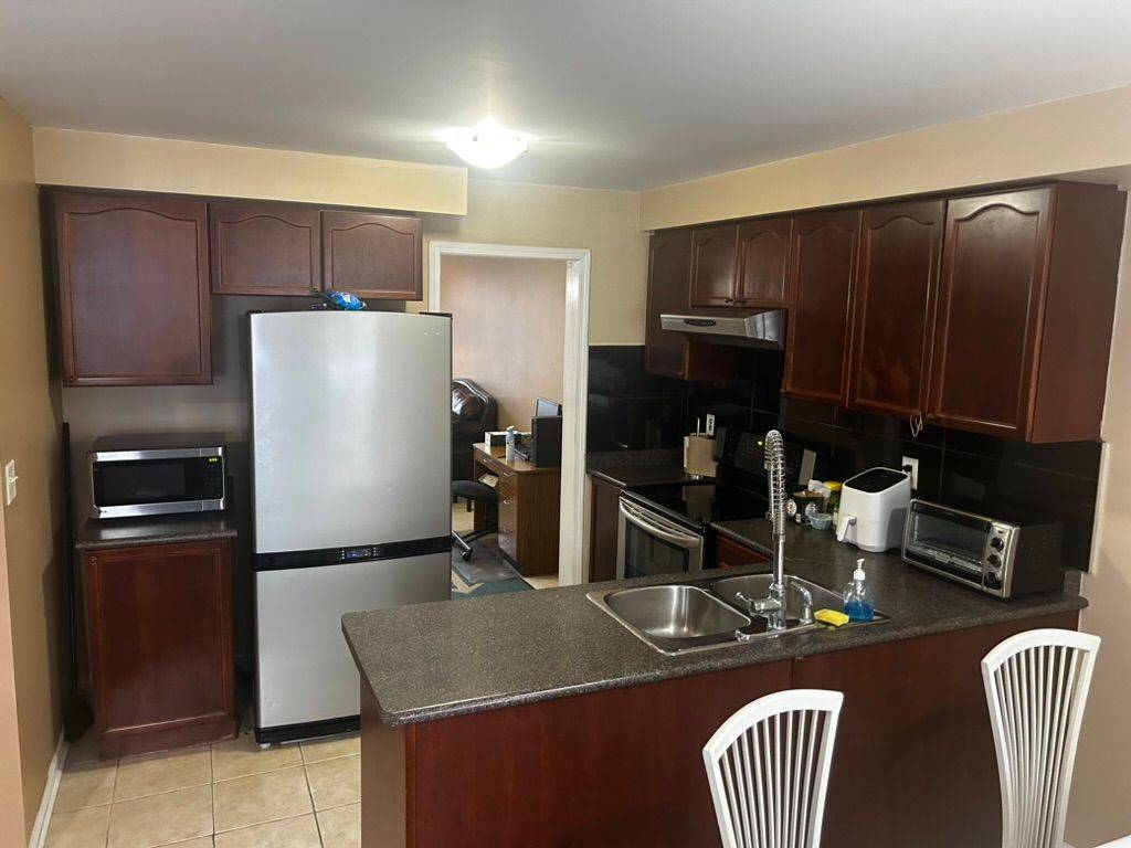 Oakville, ON L6M 5J1,3086 Stornoway CIR