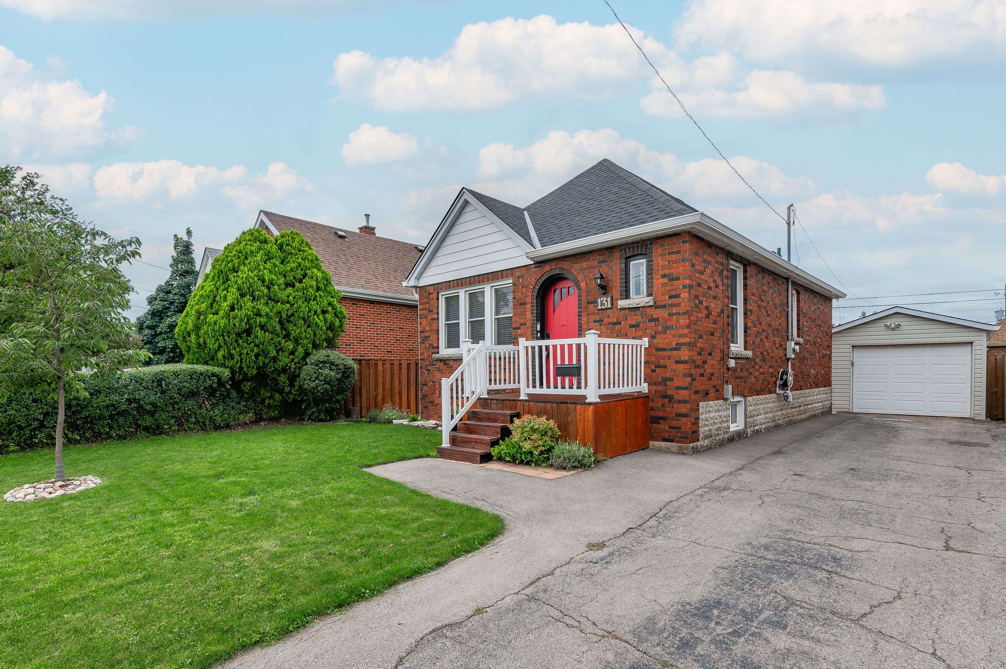 Hamilton, ON L8H 5T7,131 Adeline AVE
