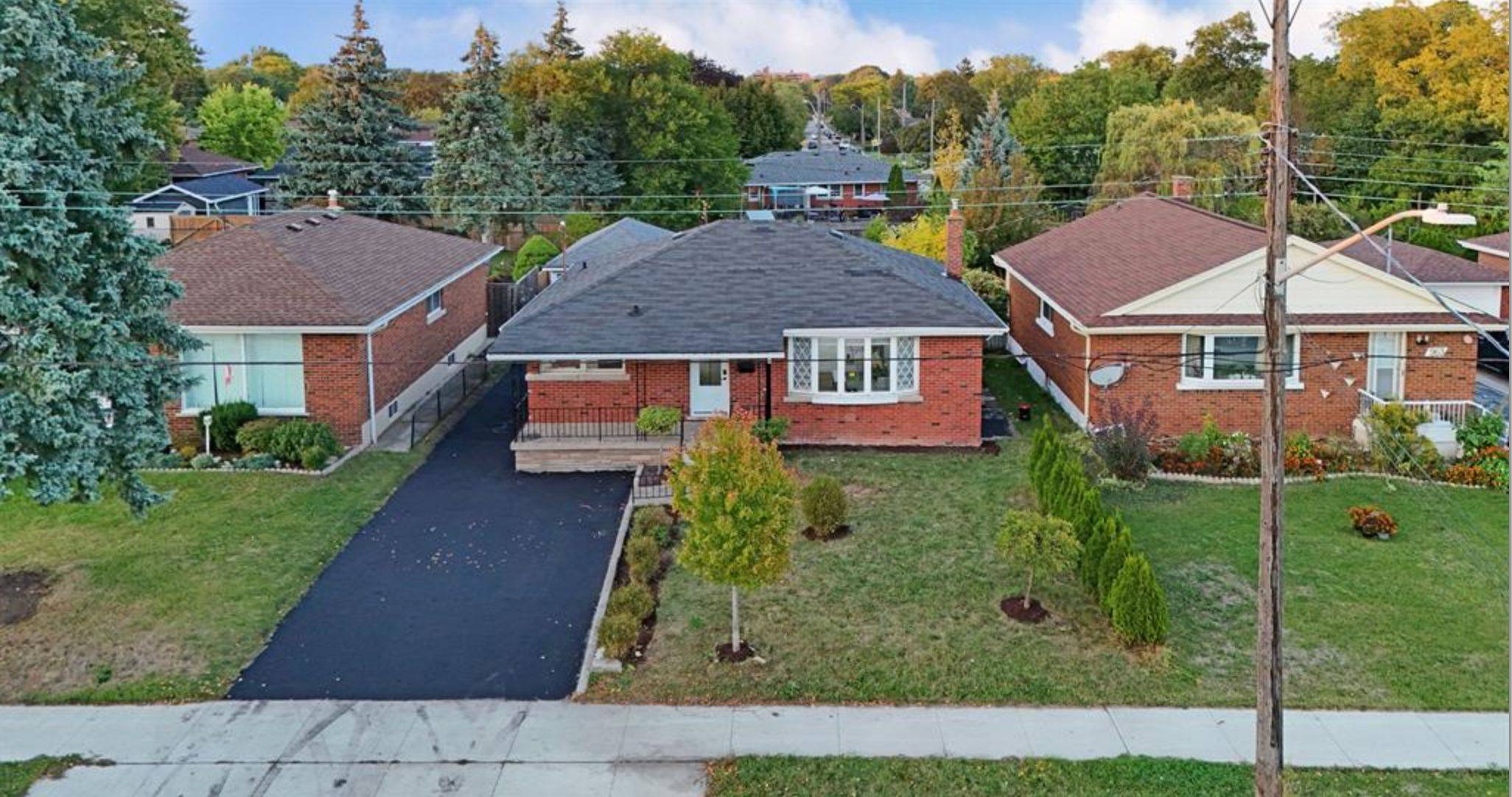 Hamilton, ON L8T 2R9,959 Mohawk RD E #Basement