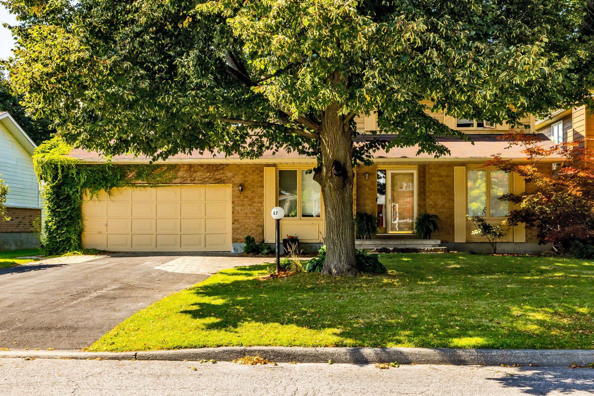 Stittsville - Munster - Richmond, ON K2S 1E3,87 BEECHFERN DR