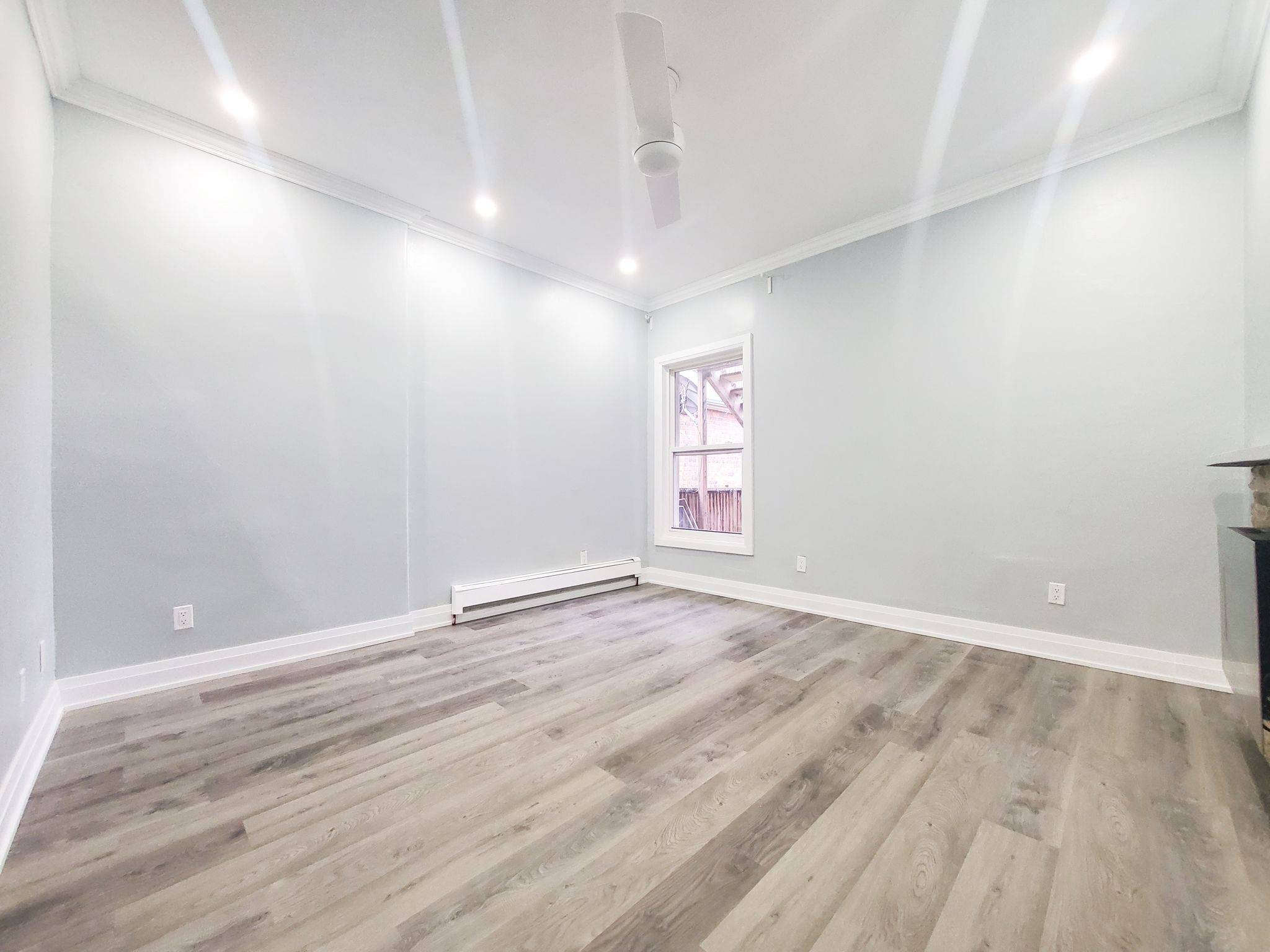 Hamilton, ON L8L 5E3,77 Victoria AVE #3