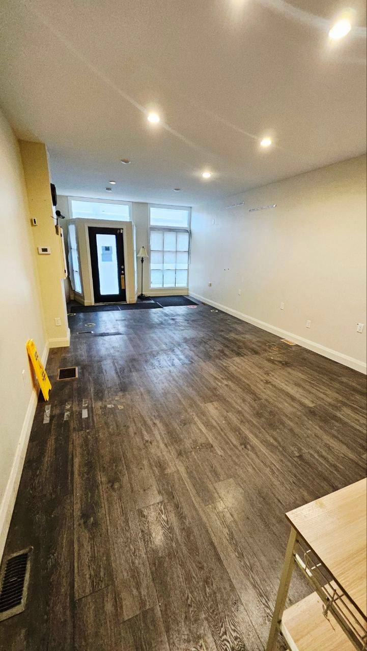 Lower Town - Sandy Hill, ON K1N 7C8,206 DALHOUSIE ST