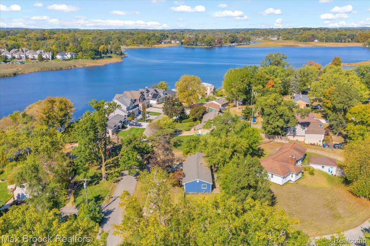 Waterford, MI 48328,1095 Wyman DR