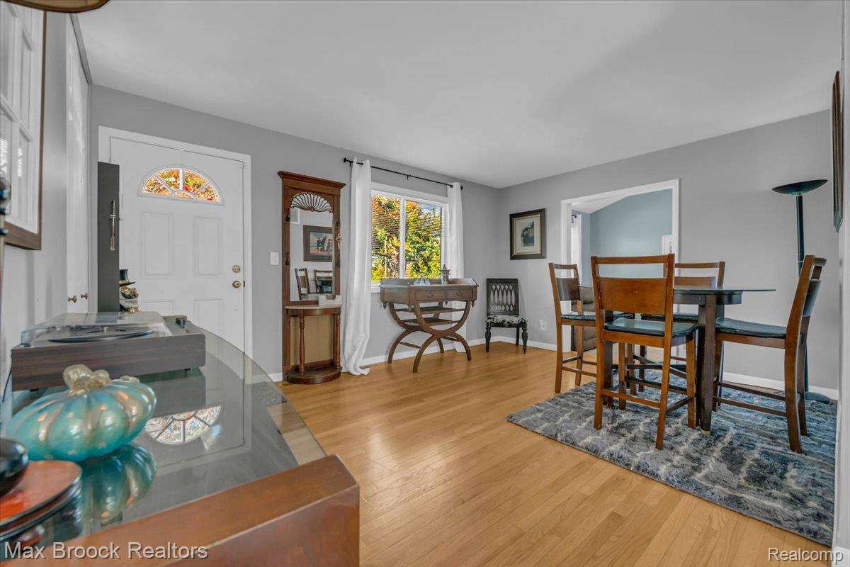 Waterford, MI 48328,1095 Wyman DR