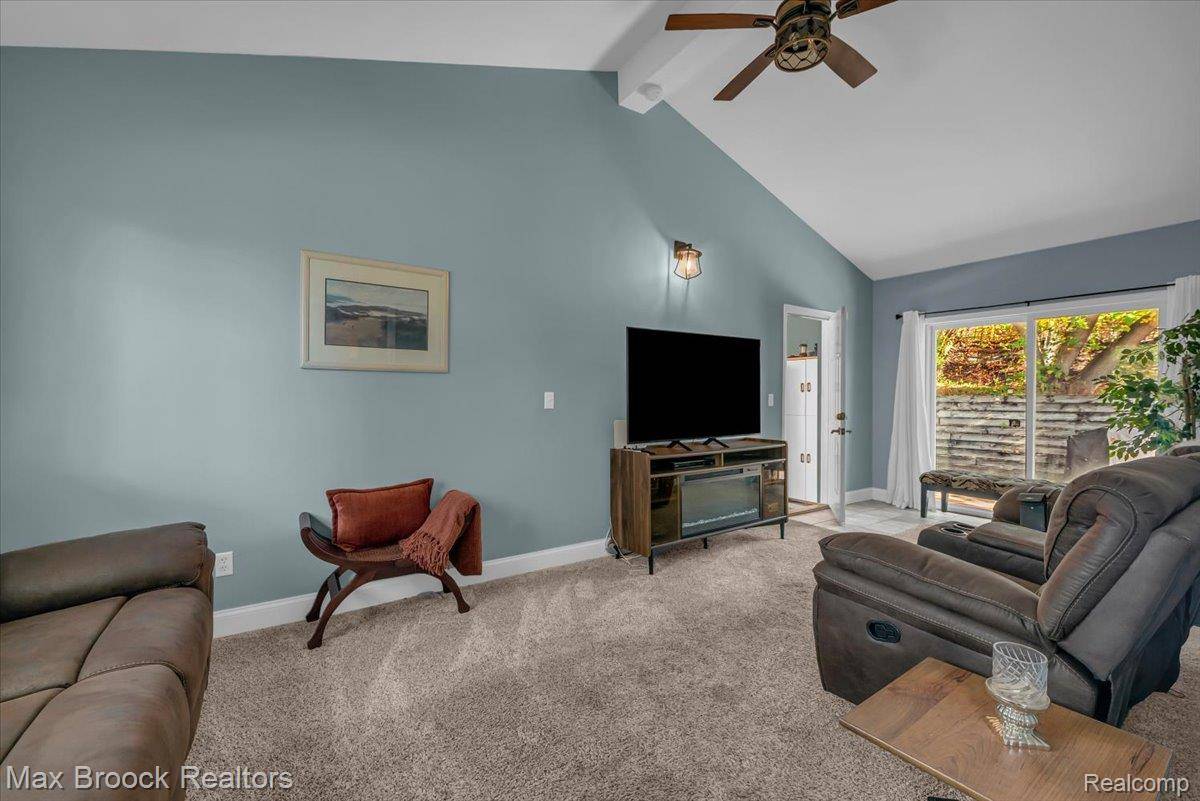 Waterford, MI 48328,1095 Wyman DR