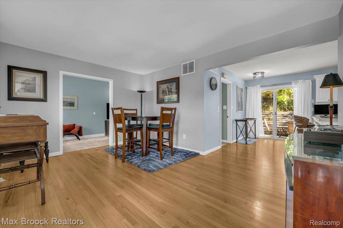 Waterford, MI 48328,1095 Wyman DR