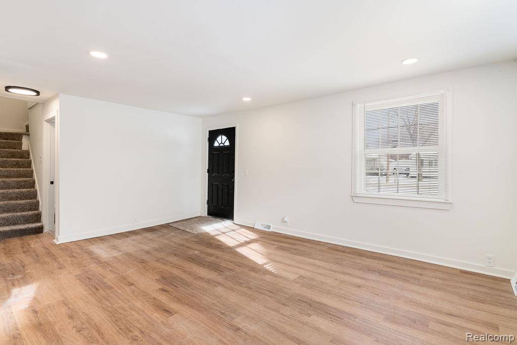 Flint, MI 48532,1442 Mintola AVE