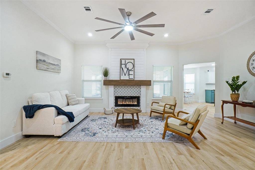 Granbury, TX 76048,302 Robins Way