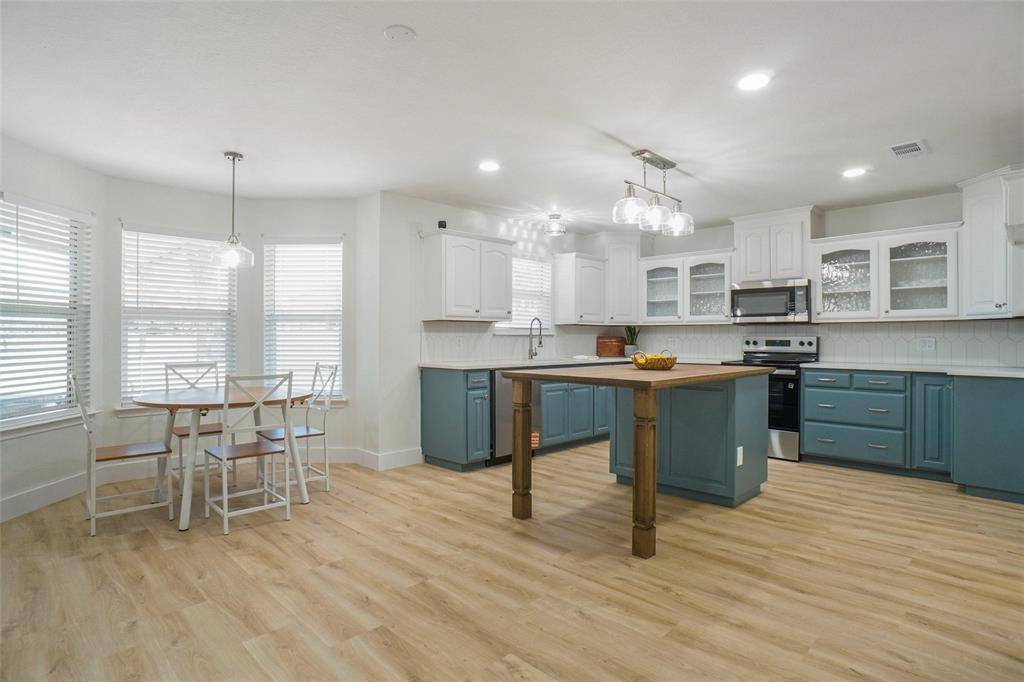 Granbury, TX 76048,302 Robins Way