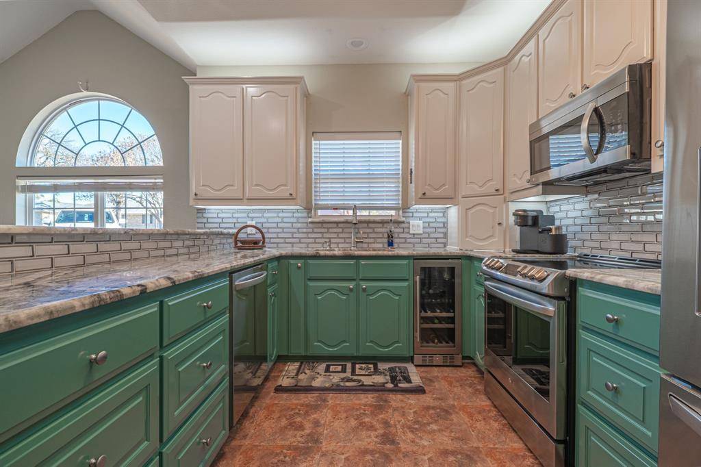 Lake Kiowa, TX 76240,100 San Chez Drive