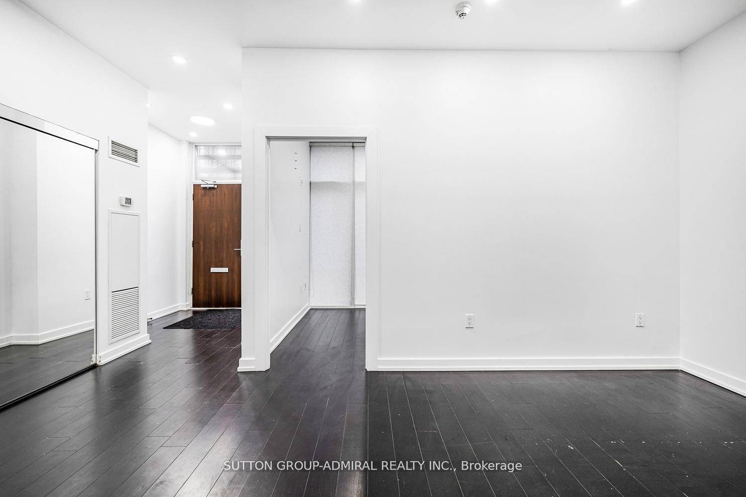 Toronto C01, ON M5V 4A3,18 Capreol CT #G20