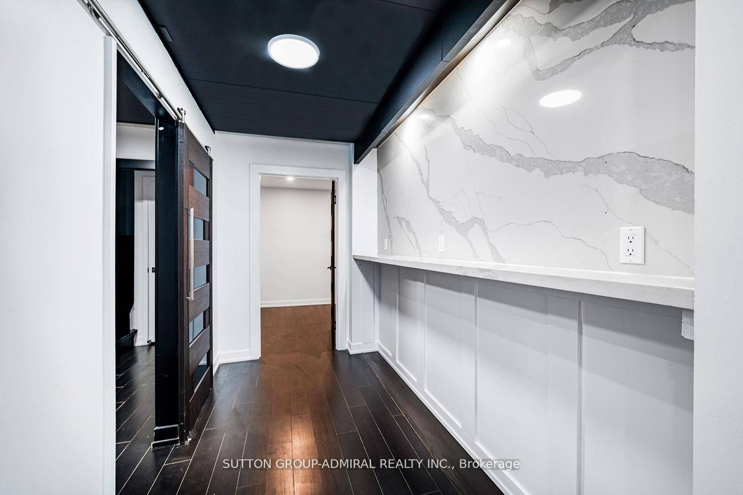 Toronto C01, ON M5V 4A3,18 Capreol CT #G20