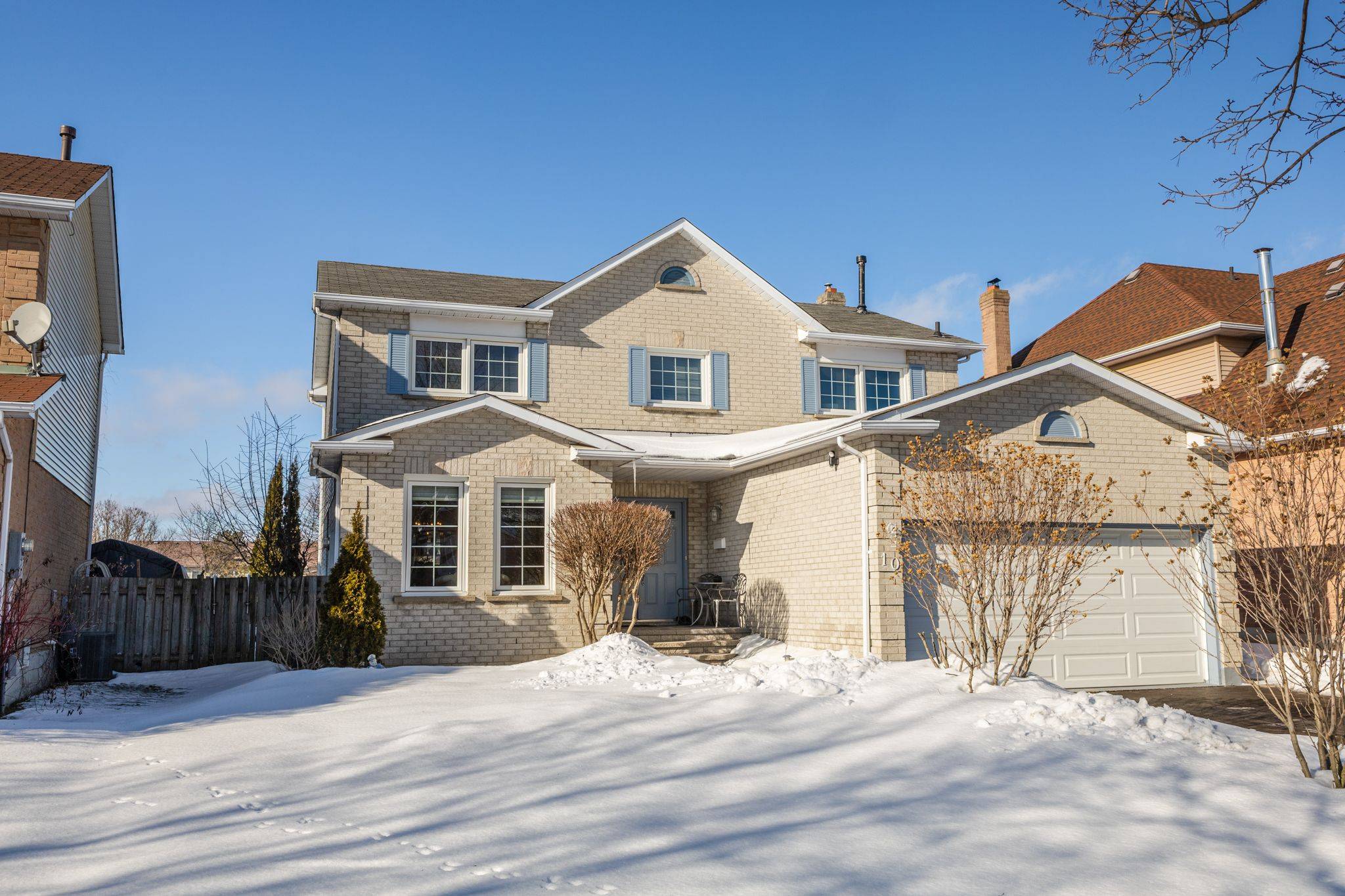 Whitby, ON L1N 9A1,10 Holden CT