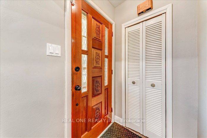 Toronto E04, ON M1R 3Y3,164 Ellington DR