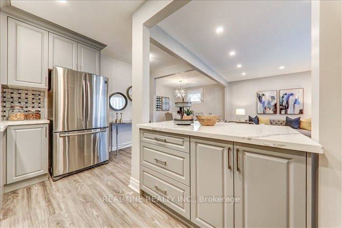 Toronto E04, ON M1R 3Y3,164 Ellington DR