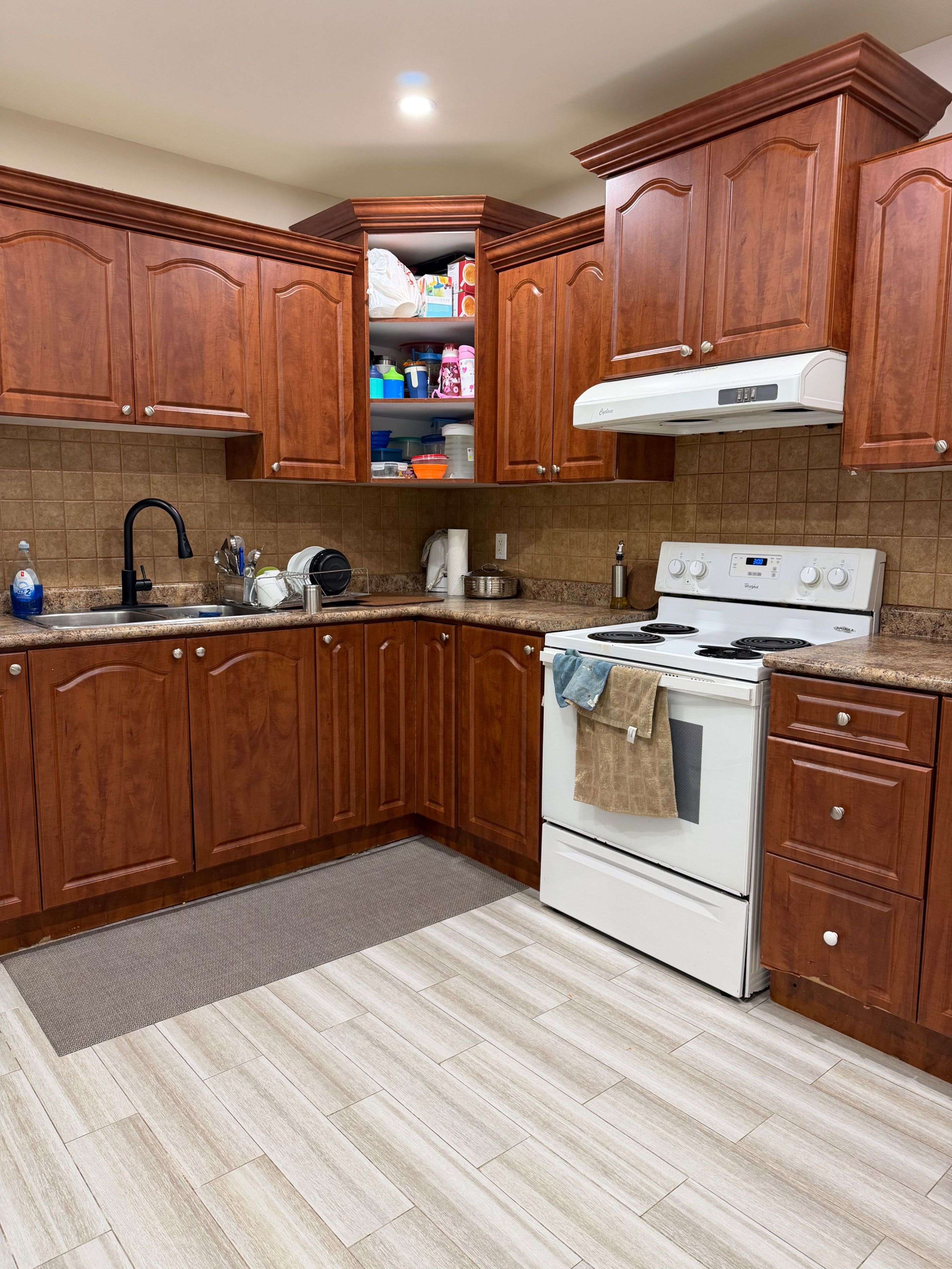 Toronto E09, ON M1G 2G5,25 Par AVE