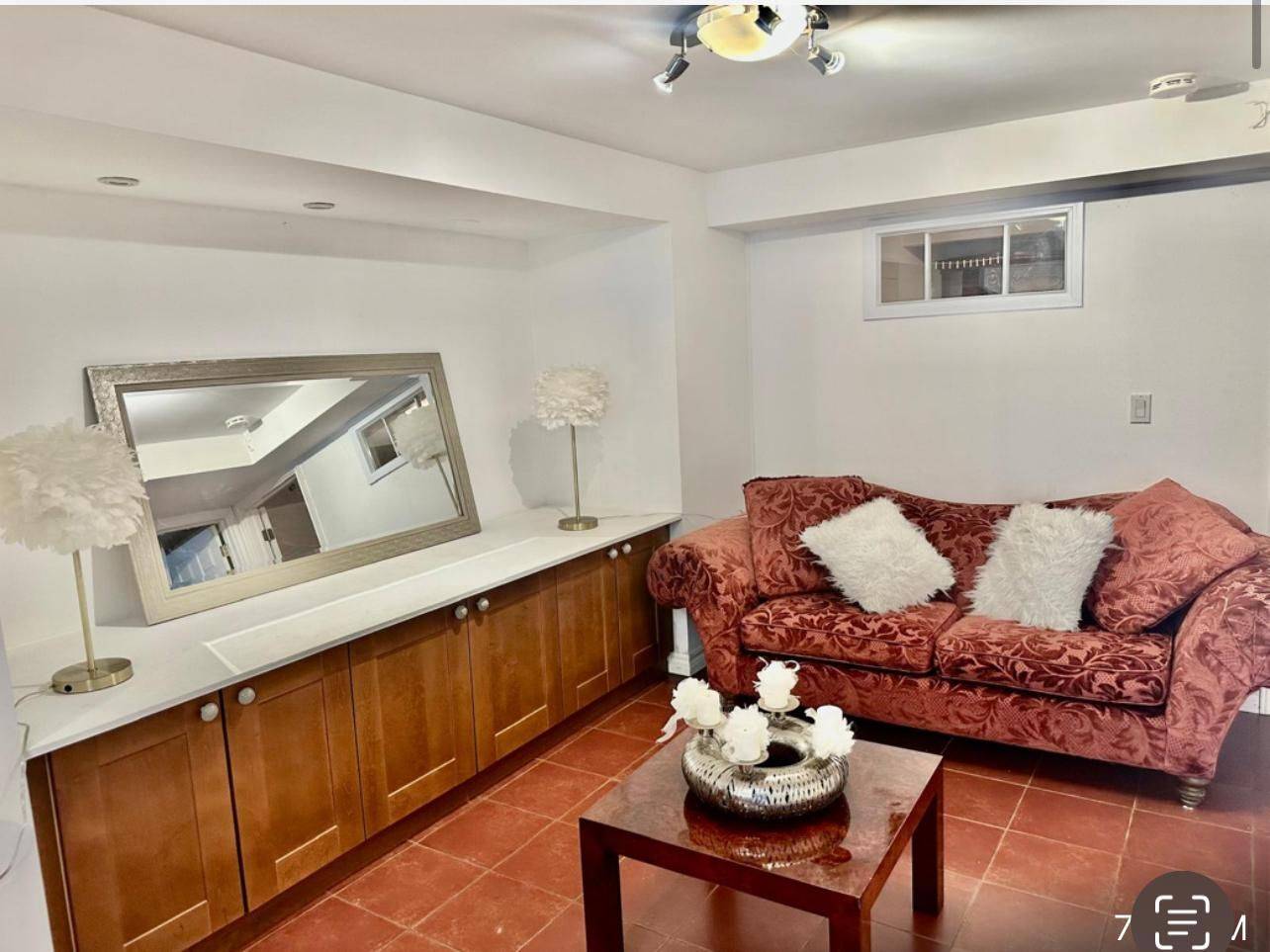 Richmond Hill, ON L4E 3X9,180 Estate Garden DR