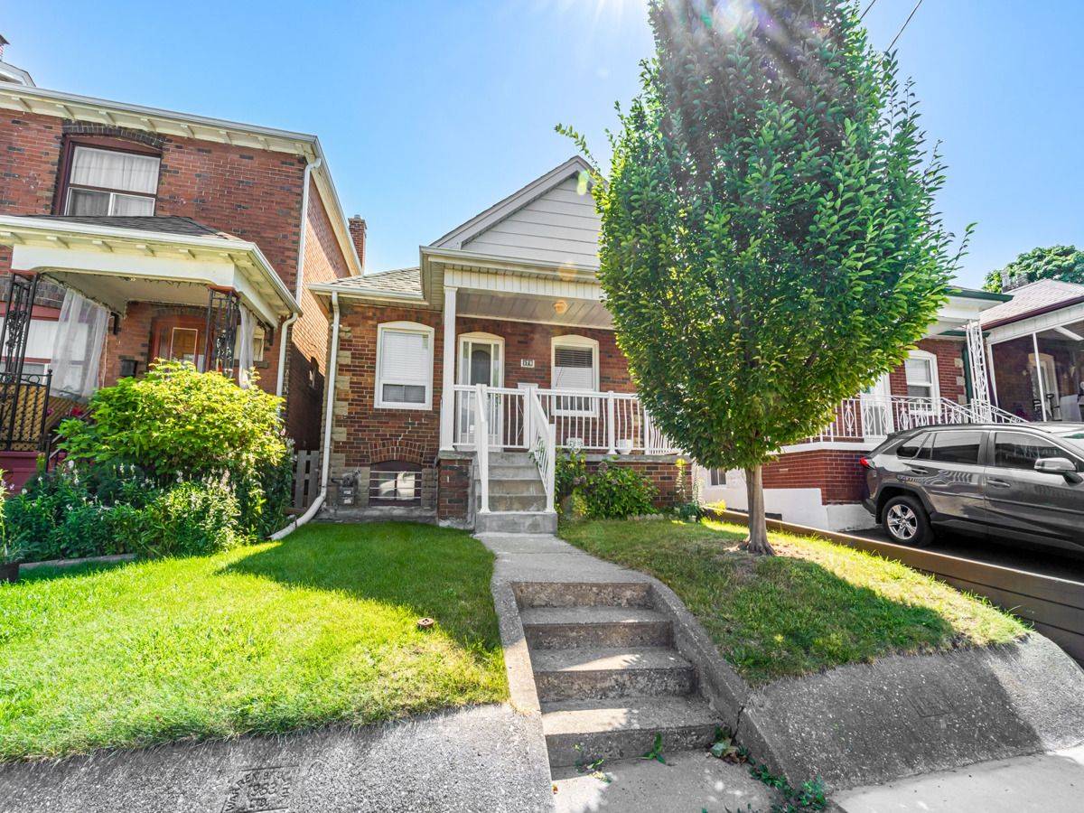 Toronto W04, ON M6E 2L9,179 Livingstone AVE