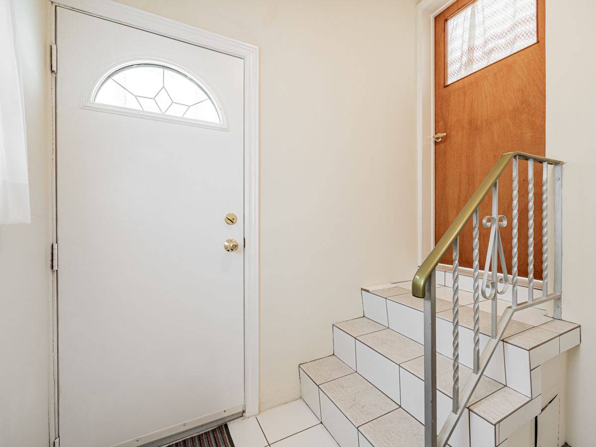 Toronto W04, ON M6E 2L9,179 Livingstone AVE