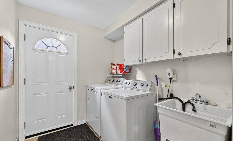 Brampton, ON L6S 2V8,55 Massey ST