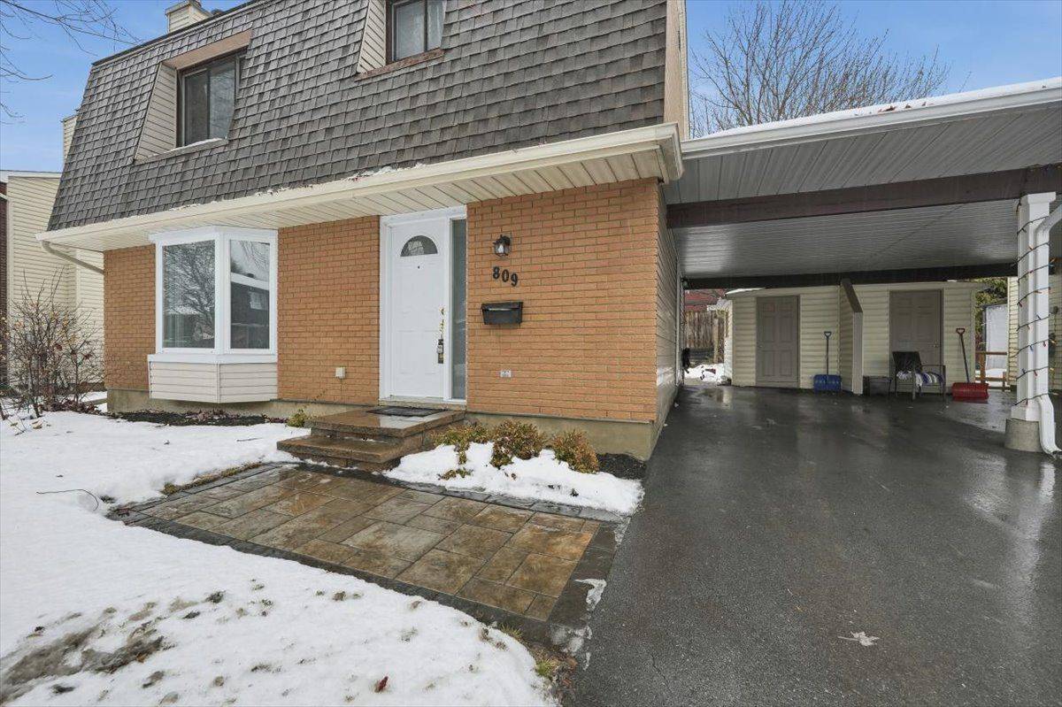 Orleans - Cumberland And Area, ON K1E 1X1,809 Vinette CRES