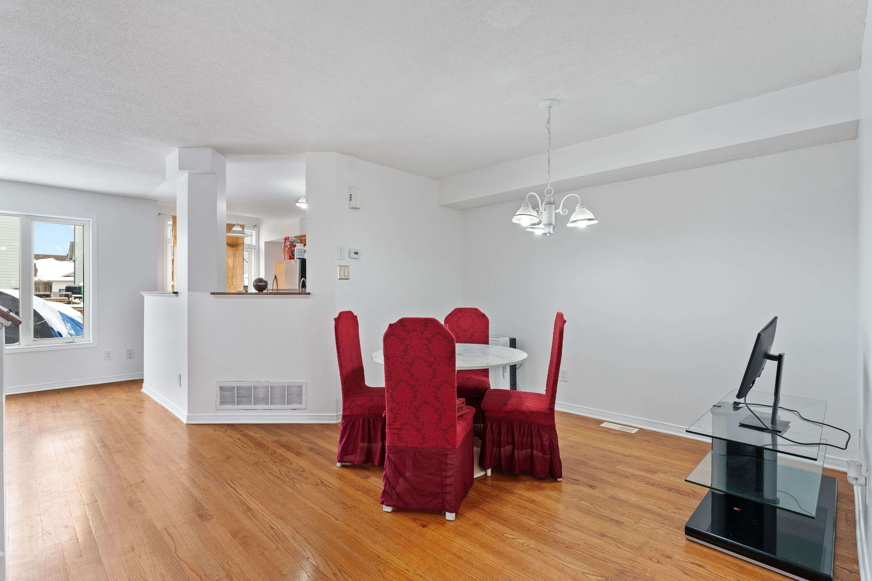 Orleans - Convent Glen And Area, ON K1W 0A8,116 ESTERBROOK DR