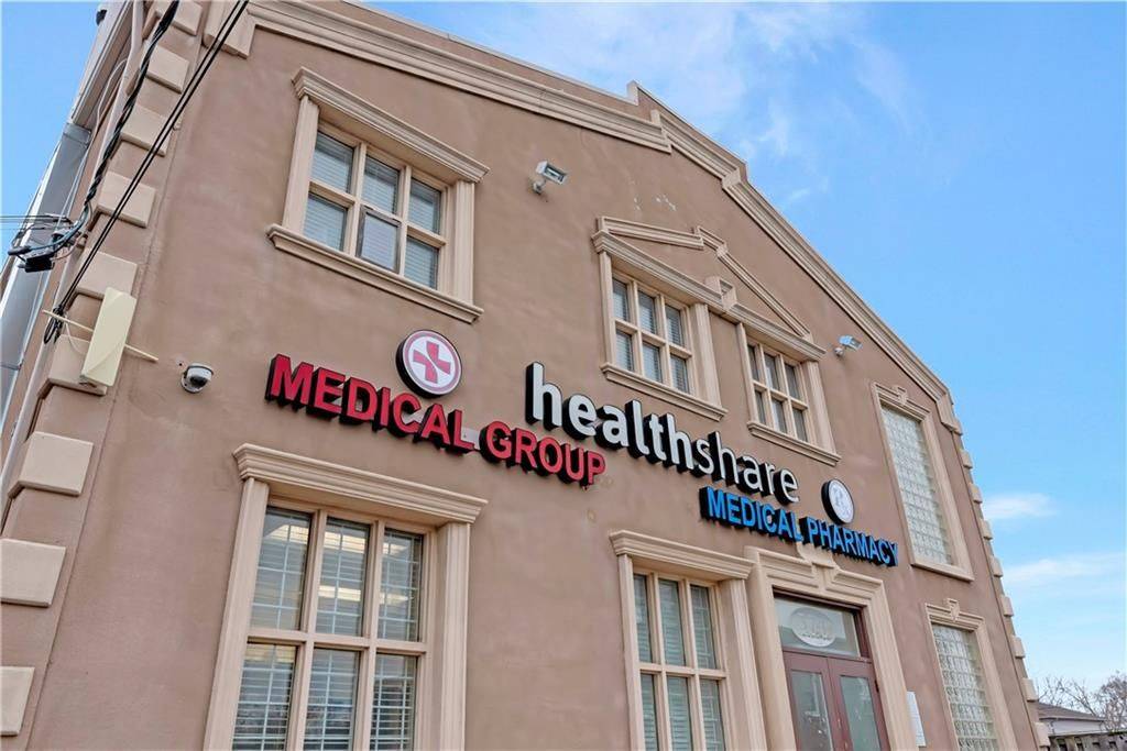 Hamilton, ON L9C 2Y6,574 Upper James ST