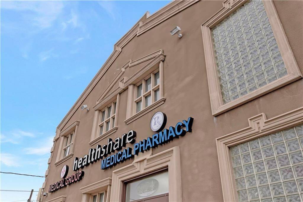 Hamilton, ON L9C 2Y6,574 Upper James ST