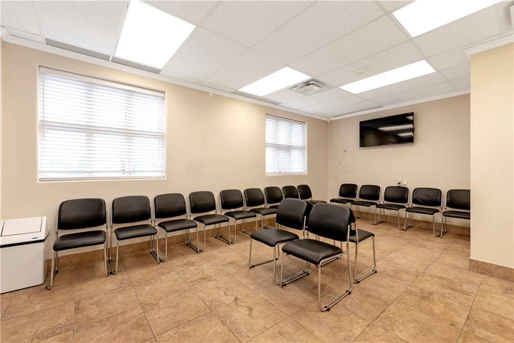 Hamilton, ON L9C 2Y6,574 Upper James ST