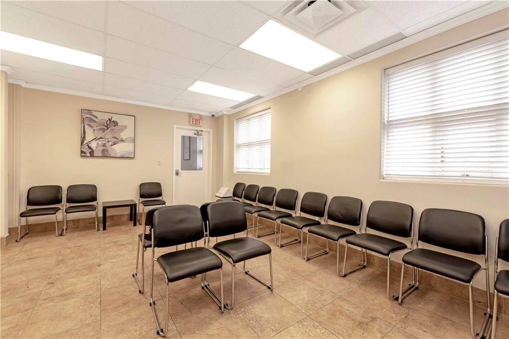 Hamilton, ON L9C 2Y6,574 Upper James ST