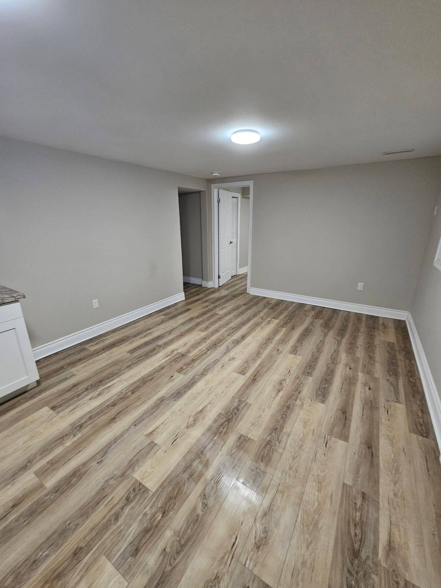 Welland, ON L3C 3K2,539 Woodlawn RD #2