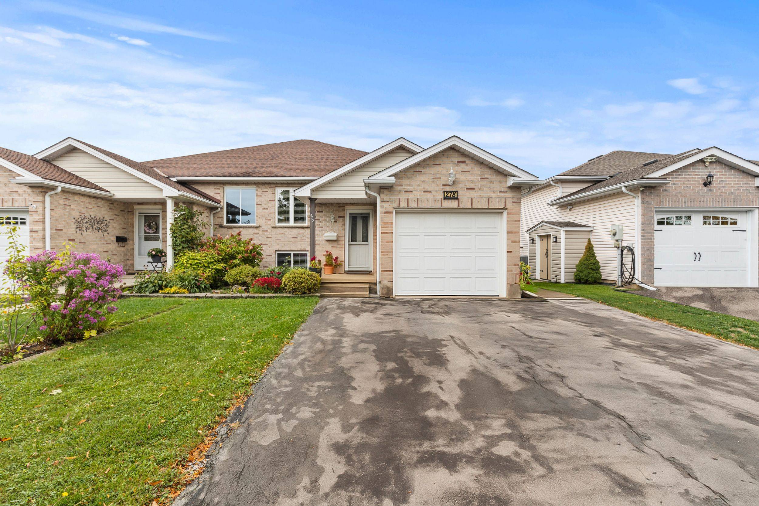 Welland, ON L3C 7K3,278 Oakcrest AVE