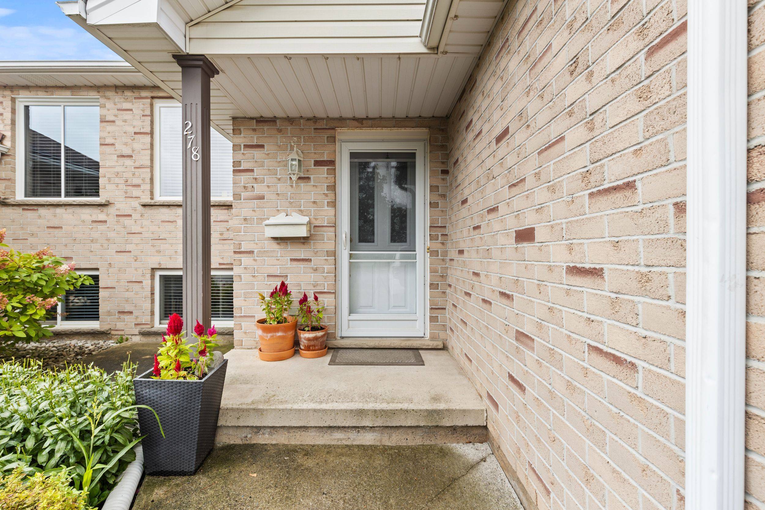 Welland, ON L3C 7K3,278 Oakcrest AVE