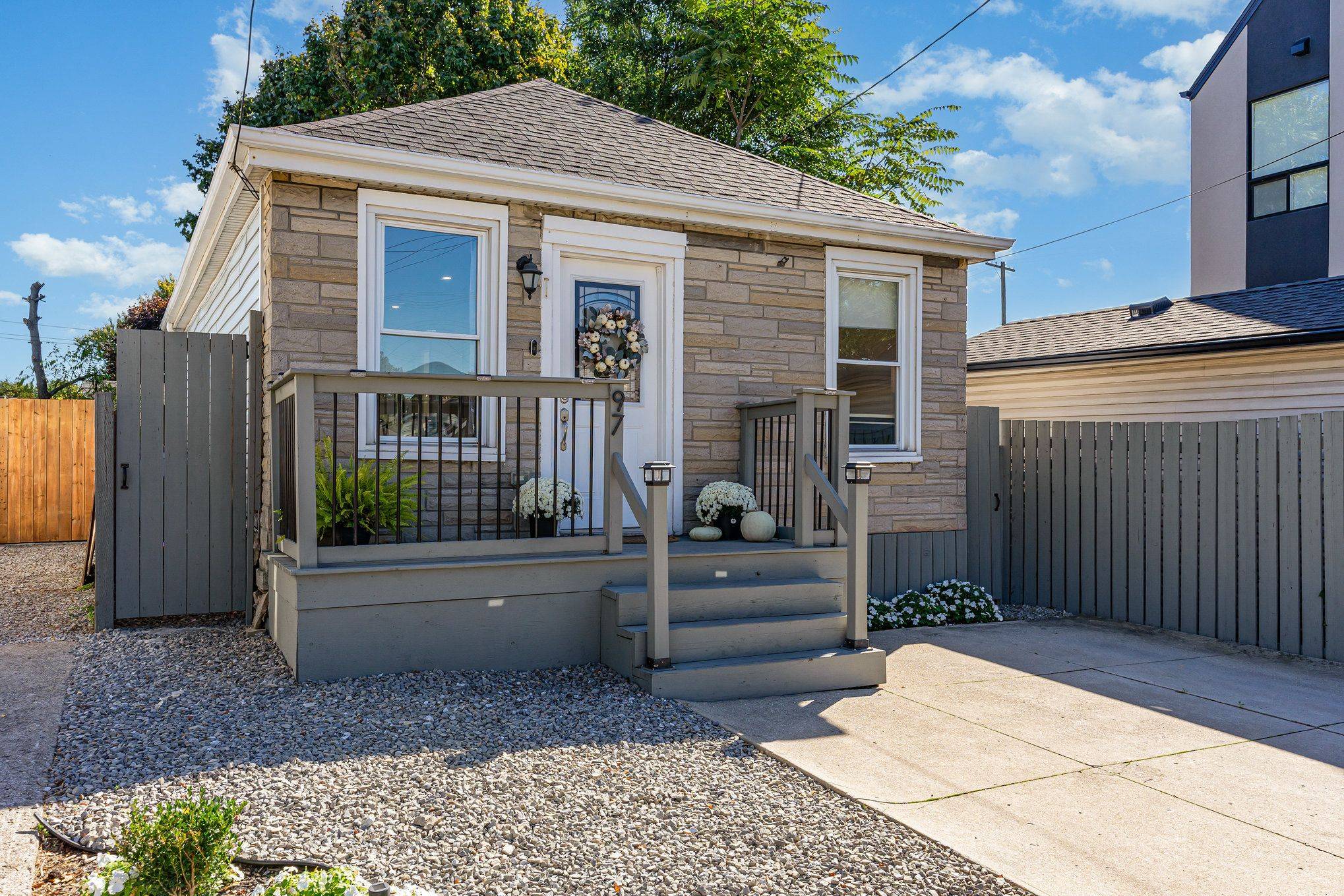 Hamilton, ON L8V 3N9,97 East 31st ST